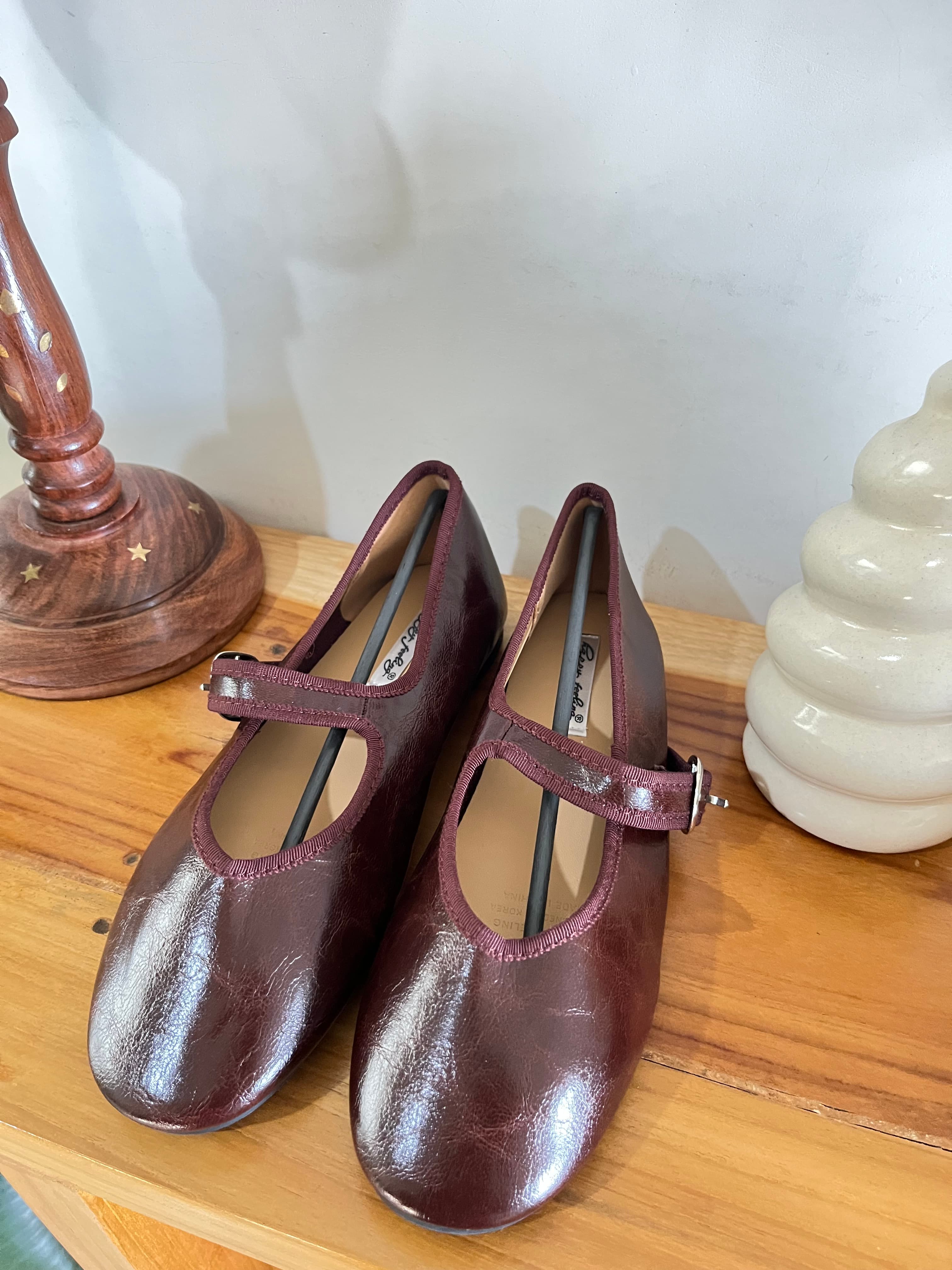 Happy feeling flats